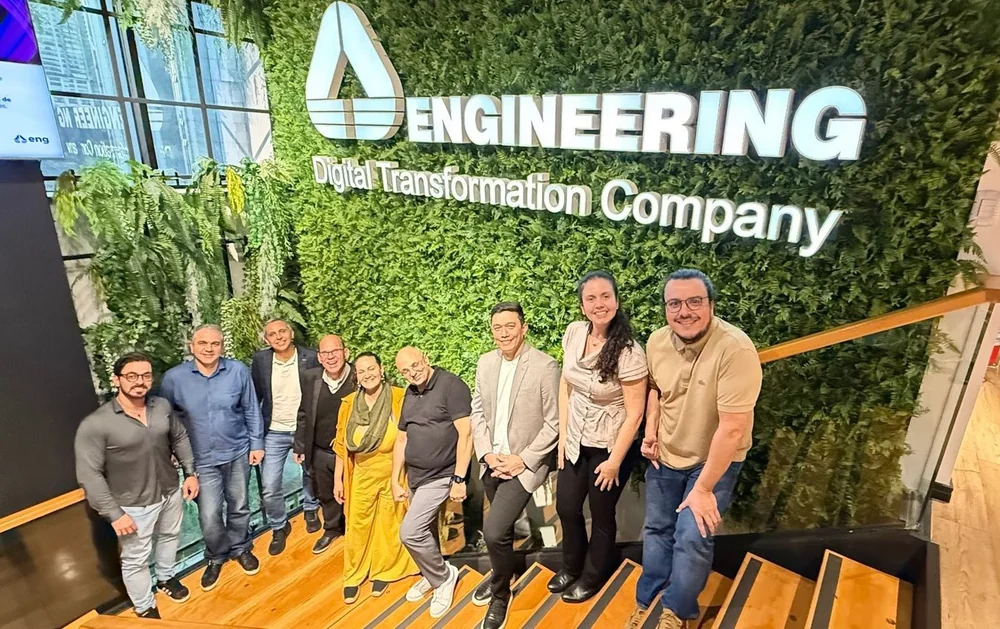 Encontro profissional em evento de transformação digital